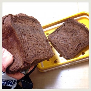 『斜めスライスガイド＆ブレッドナイフセット』でパンを切ってみた。