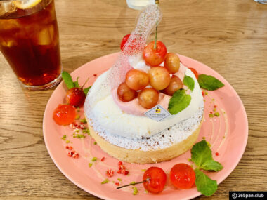 【恵比寿】カフェ アクイーユ「さくらんぼレアチーズパンケーキ」